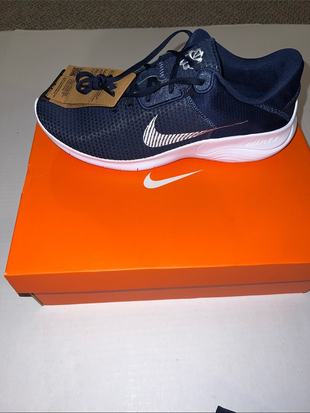 Nike Men's Navy Blue and White Mesh Running Sneakers